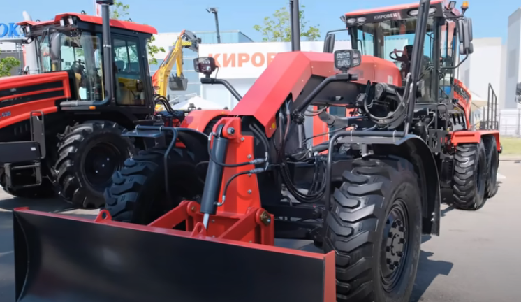 Автогрейдер Кировец К-714